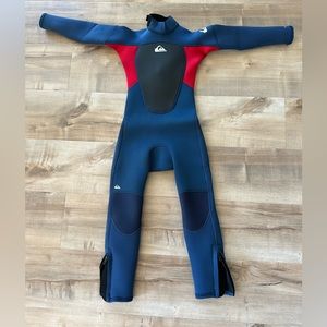 Quiksilver Boys Wetsuit Size 2